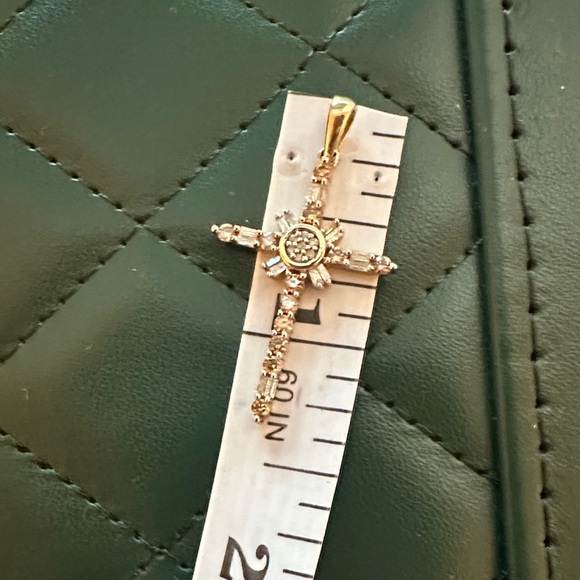 10k Diamond Cross Pendant - Picture 7 of 8